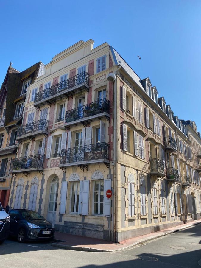 Le Petit Flaubert Lägenhet Trouville-sur-mer Exteriör bild